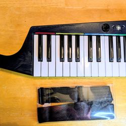 RARE: Rock Band 3 Wireless KEYBOARD / Keytar for Xbox 360 Harmonix