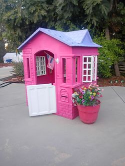 Kids Cottage  Playhouse 42" W X 35' D X 44"T
