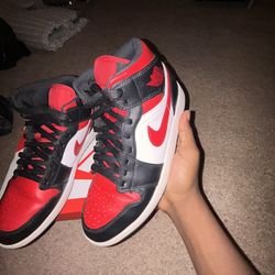 Jordan 1 Red Size 9.5 (meetup Only)