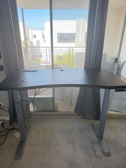 Electric height adjustable standing desk