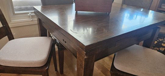 Solid Wood Extendable Dinning Table