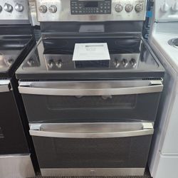 30 in. Burner Element Free-Standing Double
Oven Electric Range in Stainless Steel with
Convection and AirFry