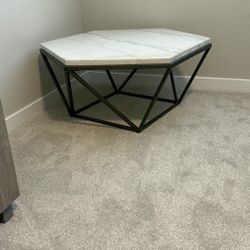 BEAUTIFUL STONE COFFEE TABLE!! LIKE NEW