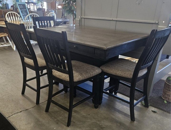 Tyler Creek Counter Height Table With 4 Bar Stools