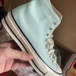 Converse size 7 women’s brand new