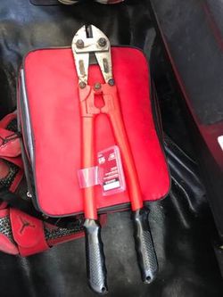 Bolt cutters