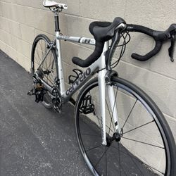 🚴‍♂️ Cervélo R3 Road Bike – Ultegra Groupset – Lightweight Performance Build