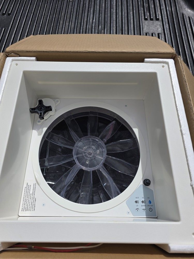 Rv / Trailer Exhaust Fan With Remote. NEW