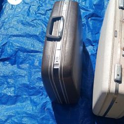 ATACHES  2. X. 5.00 Dollars