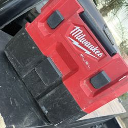 M12 Vacuum Milwaukee 