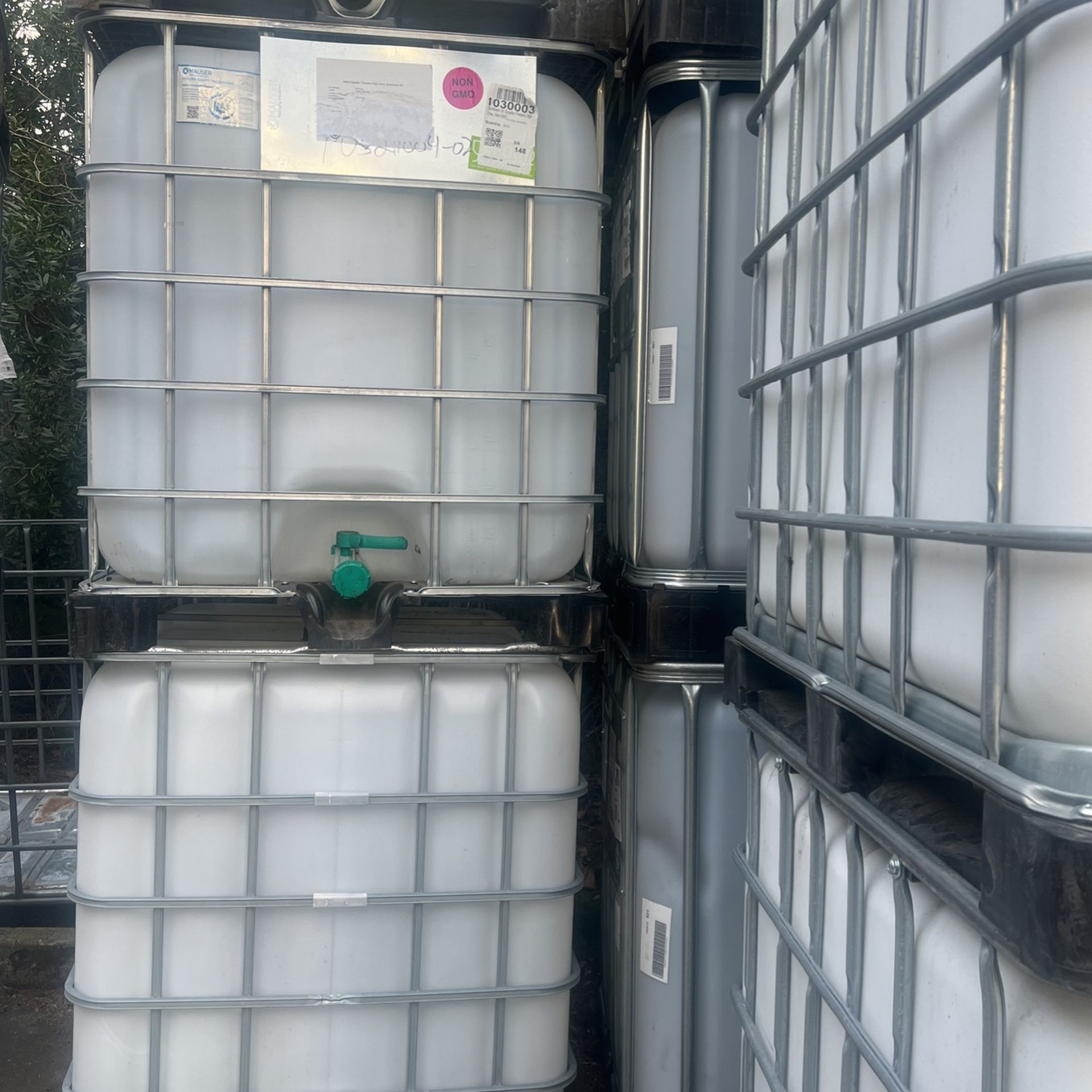 275Gal Food Grade IBC totes for Sale in Bellevue, WA OfferUp