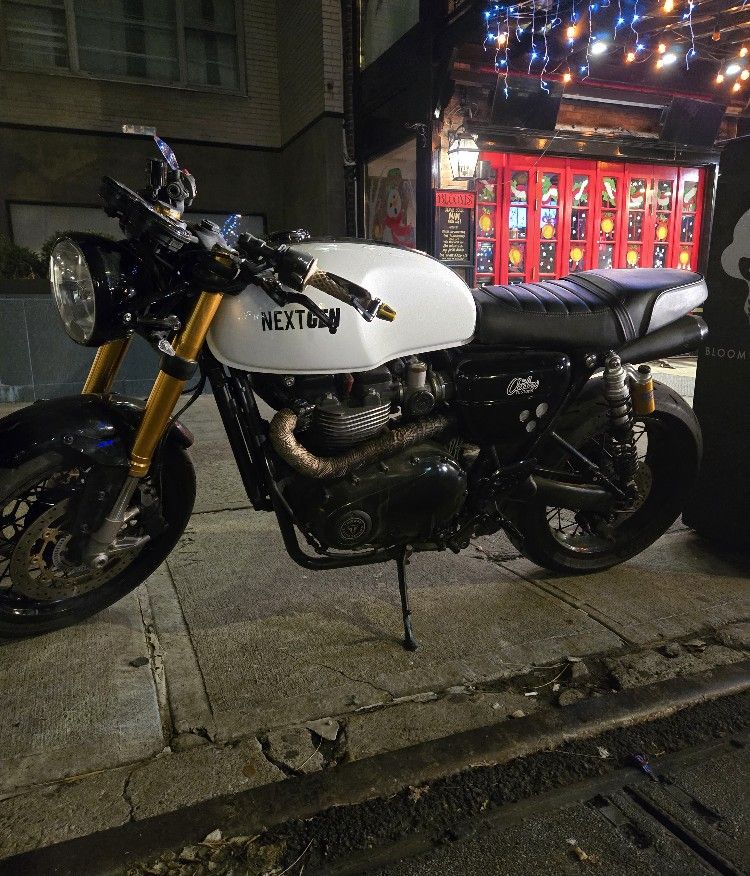 TRIUMPH THRUXTON 1200CC 20K IN Extra MODS