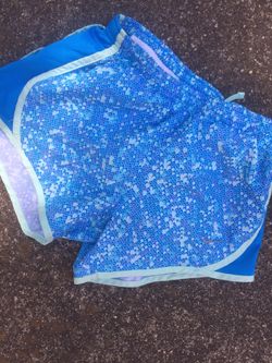 Nike girls shorts medium
