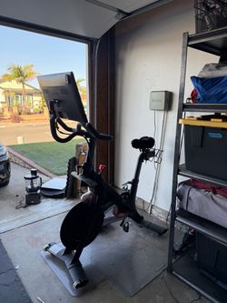 Peloton Bike w/Shoes