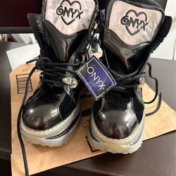 Onyx Boots Still has tags, size 41