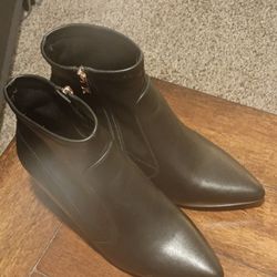 Women's Boots 9.5 $8