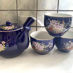 Gorgeous Blue Kutani Japanese Tea Set - Kyusu Style Pot with 3 Matching Cups   Cobalt blue with delicate floral detail painted and lined in gold.   Te