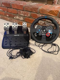 Logitech Steering Wheel & Pedals PS5