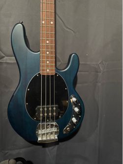 Stingray Bass Indigo Blue/body glove case