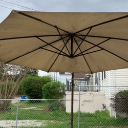 Big Umbrela Good For Patio Or Yard For Big Teybol 100$