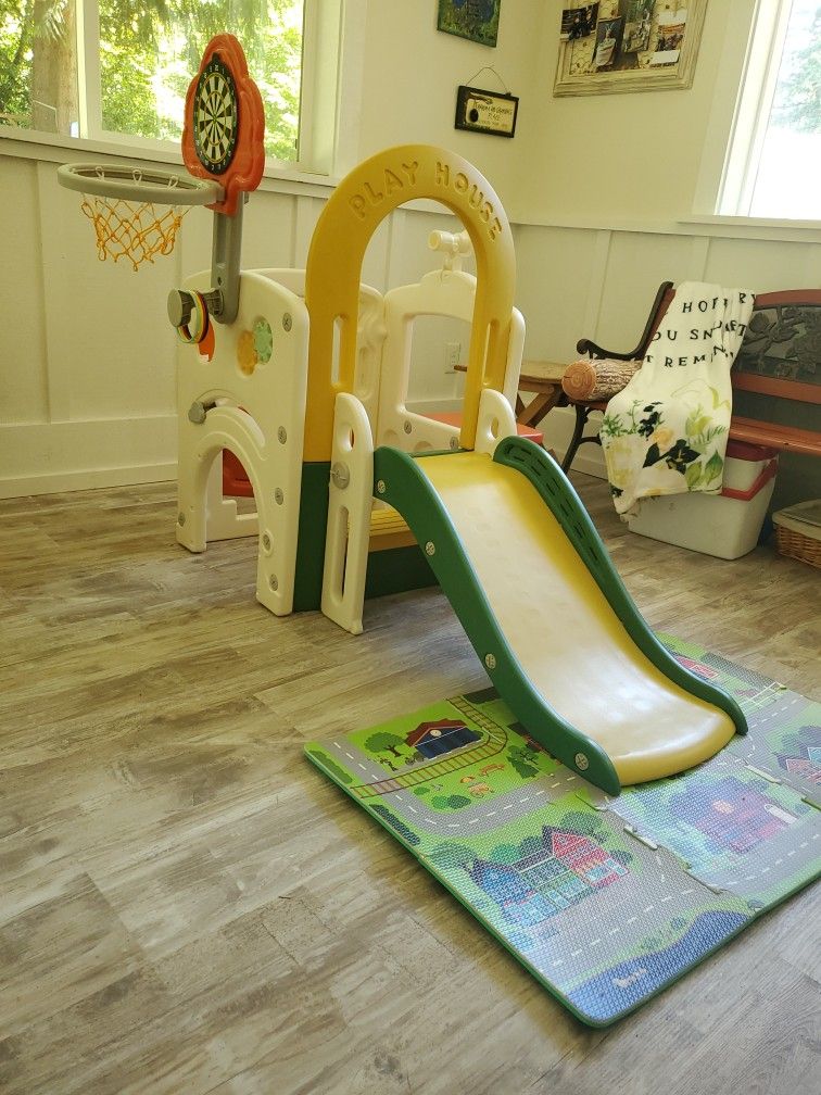 PLAY HOUSE