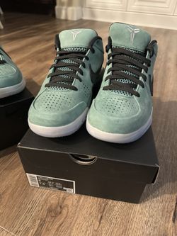 Kobe Girl Dad Size 7.5 W / 6 M