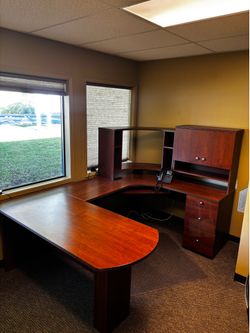 Executive U-Shaped Desk with Hutch - cherry finish