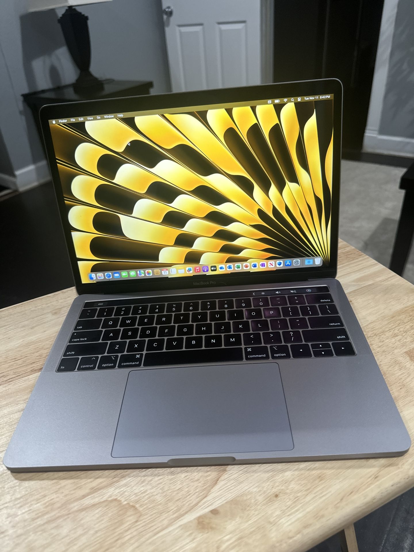 APPLE MACBOOK PRO 13” TWO THUNDERBOLT 3 PORTS QUAD CORE i5 16GB RAM 256GB SSD‼️ OFFICE ON