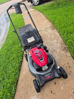 Honda mower hrn216vka usada trabajando muy bien
