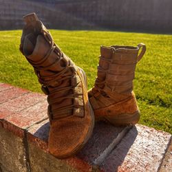 Nike Women's Brown Combat Boots with Rugged Sole Women Size 6