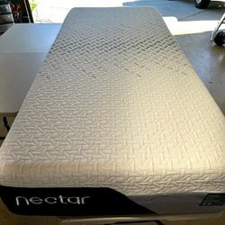 The Nectar Premier Mattress, Twin XL, Like New, Perfect Condition