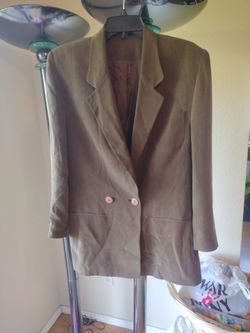 Women's pant suit