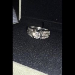 total diamond 1.50 carat0.8150 centerDiamond Ring White gold wedding ring size 6
