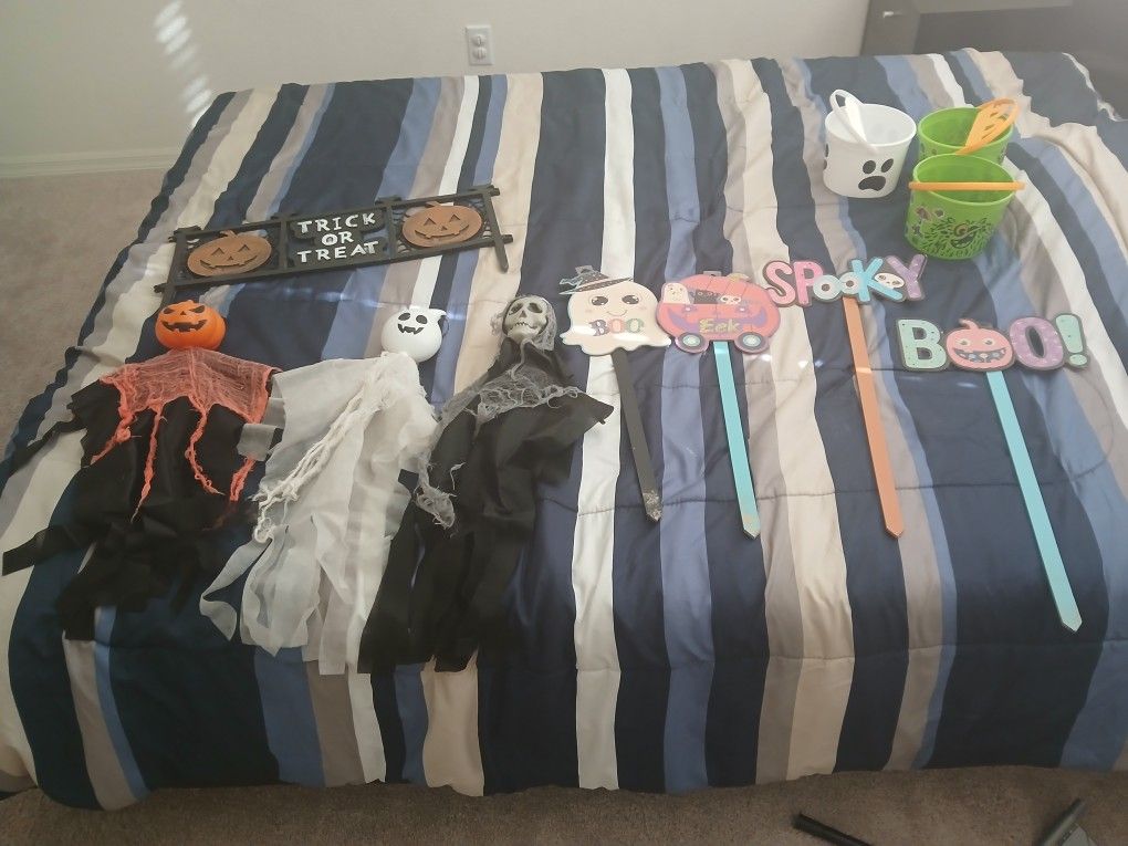 Halloween Decor