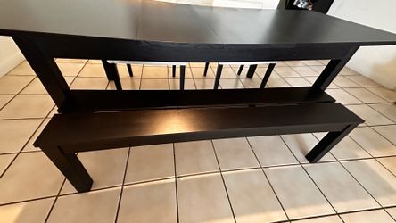 Modern Extendable Dining Set – Black Table & Light Gray Chairs