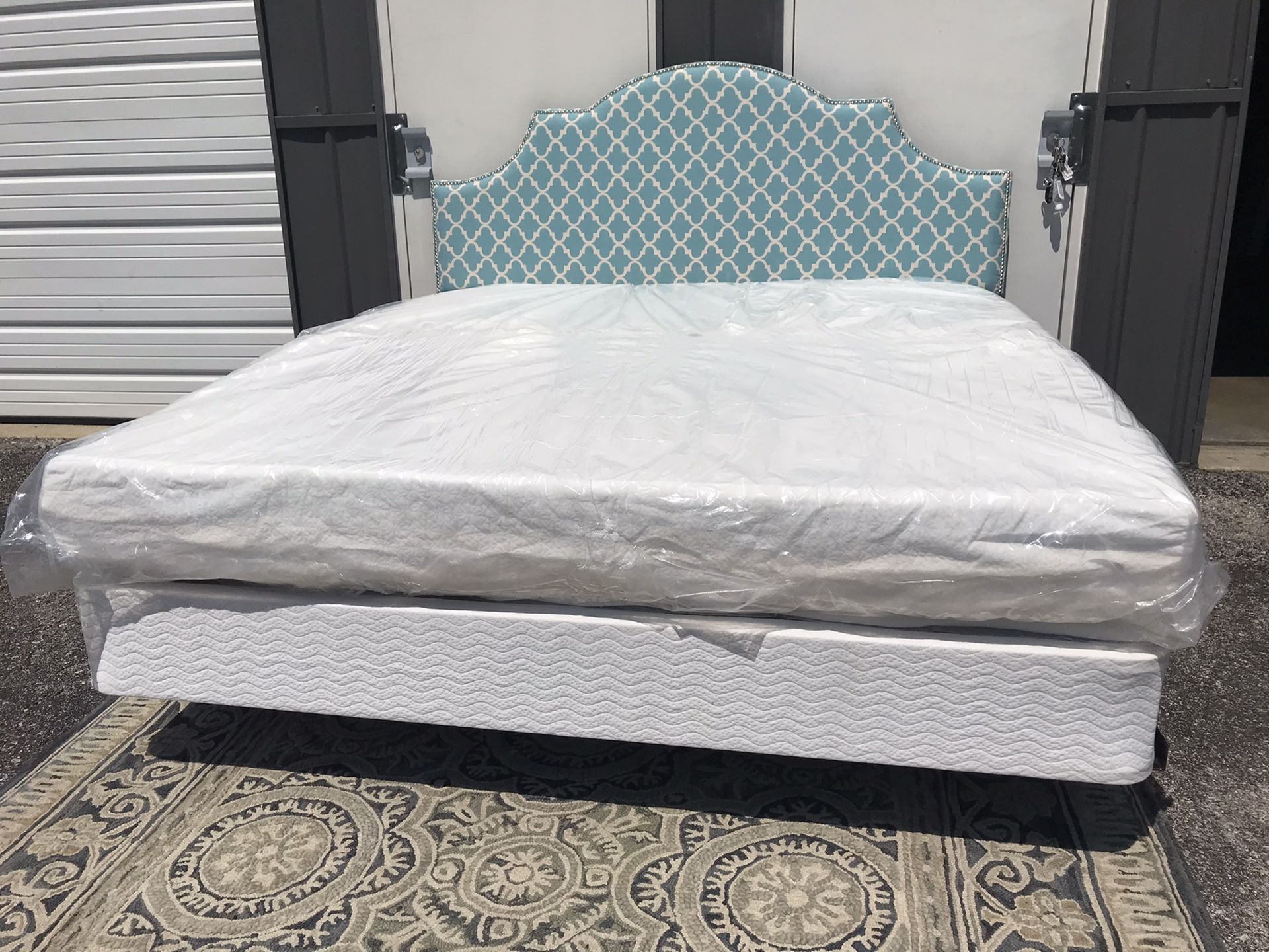 New KING size memory foam mattress and box spring ( frame and headboard NOT included)