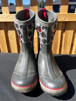Bogs size 6 boys