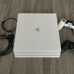 Limited Edition White PS4 Pro 1TB white color + 2 CONTROLS + PSVR, very little use, perfect condition