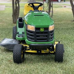 S100 42 in. 17.5 HP Gas Hydrostatic Riding Lawn Tractor 🚜 