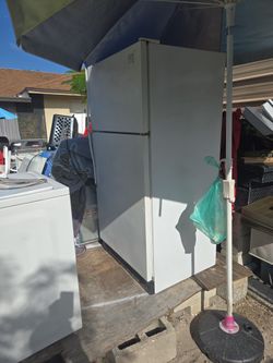 WHIRLPOOL, REFRIGERATOR , SISE 66"H X32 "W.,IN GOOD CONDITIONS ,FOR ONLY $99.