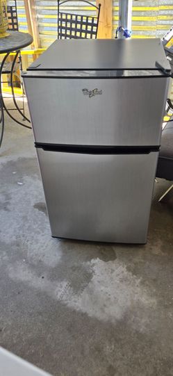 Mini freezer/refrigerator