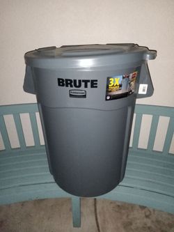 BRUTE 44oz trash can