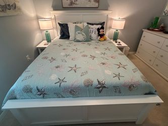 Queen size bedroom set