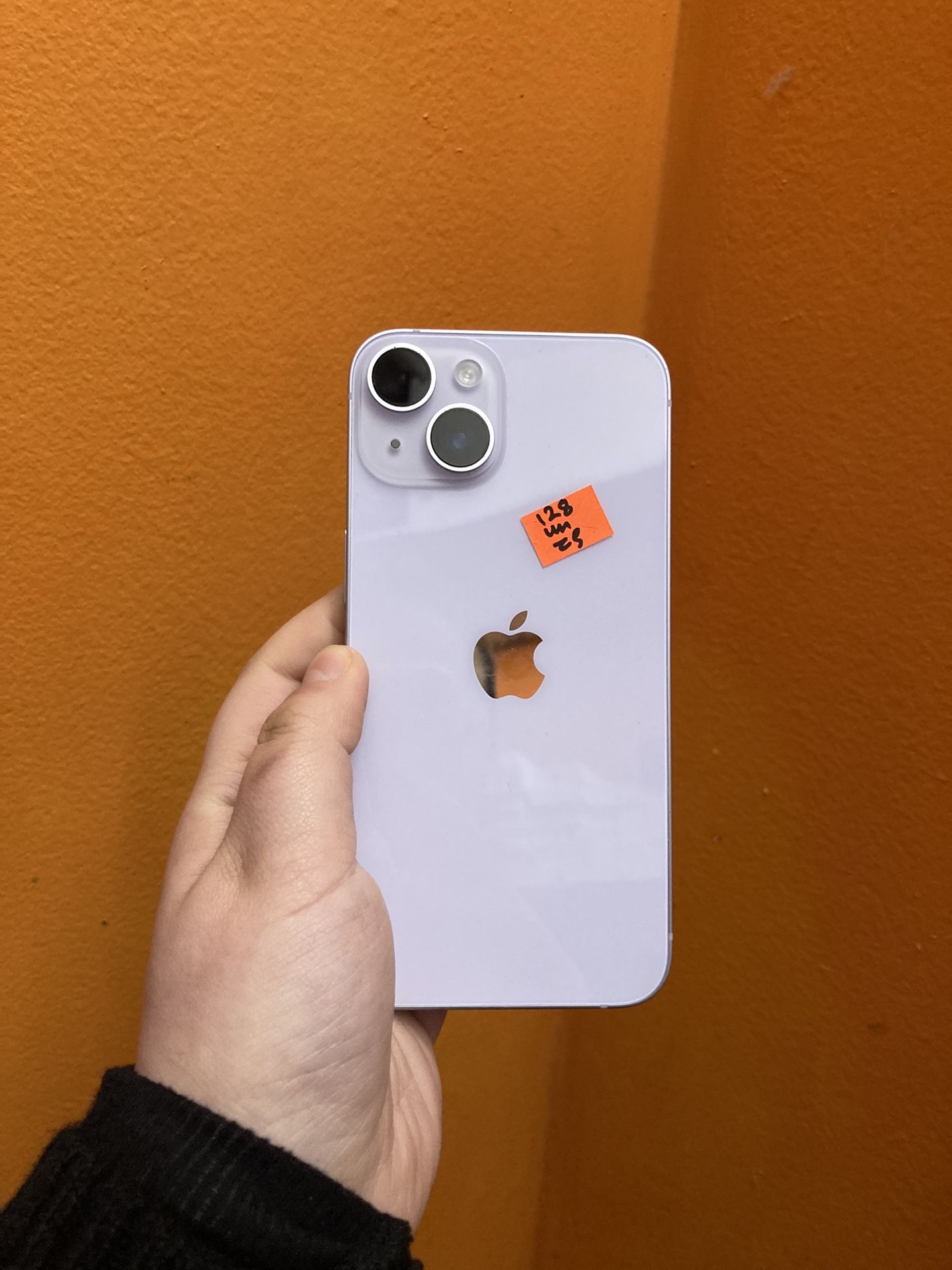 Factory Unlocked Iphone 14 128 gb comes with store warranty