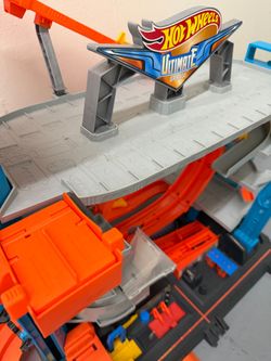 Hot Wheels Ultimate Garage Track Playset