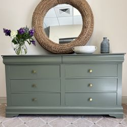 Beautiful Green 8 Drawer Solid Wood Dresser