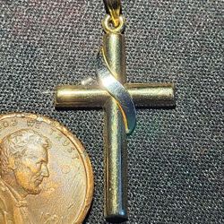 14 kt gold cross pendant 