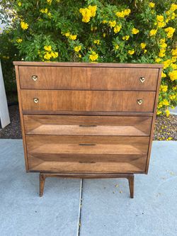 Vintage 1960s  MCM 5 drawer dresser ( can deliver for $10 )