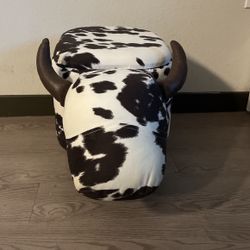 GIA Kids Ottoman Clarabelle Cow