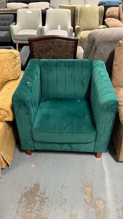 (In store) Emerald green velvet chair